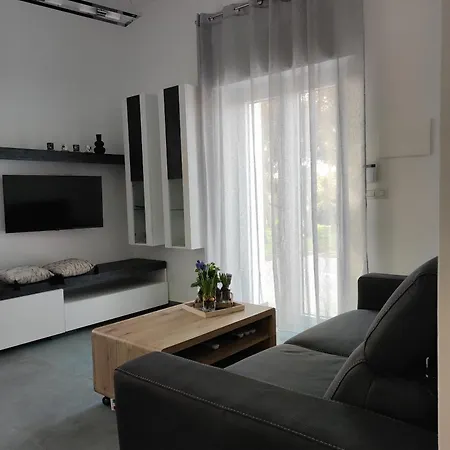 Mirelisa Casa *